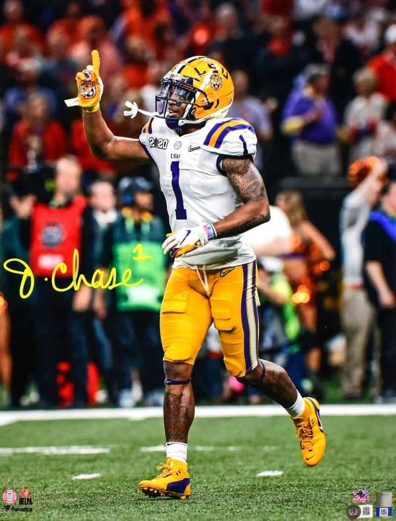 Ja' Marr Chase Autographed LSU 16x20 Pointing Photo-Beckett W Hologram *Yellow